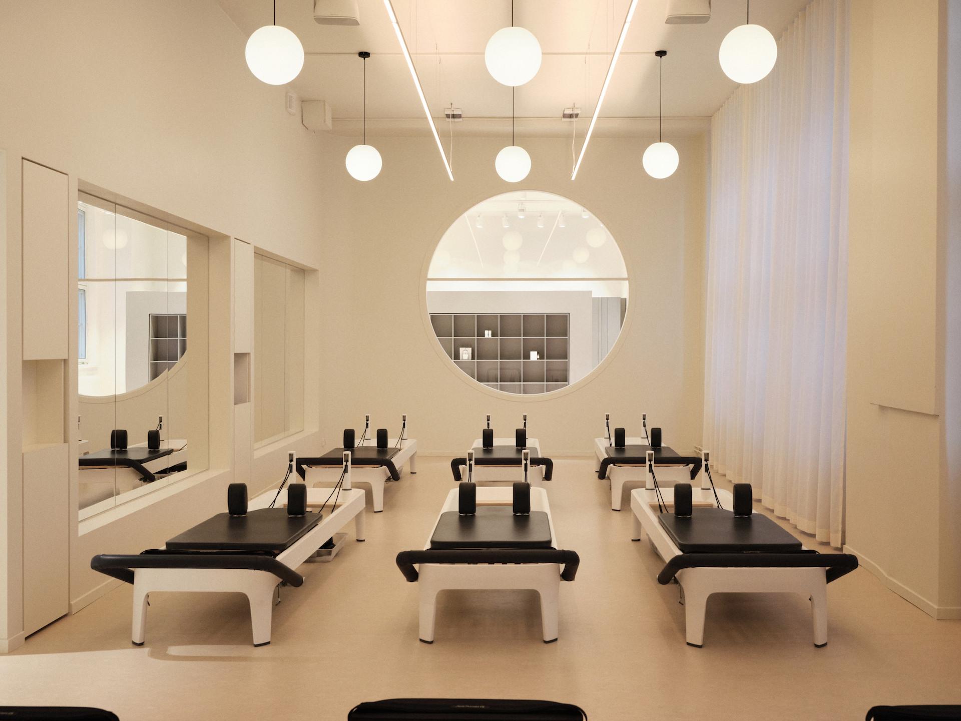 Pilates reformer machine